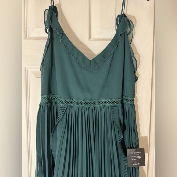 Lulus: Emerald Green Tie-Strap Pleated Midi Dress - Picture 3 of 10